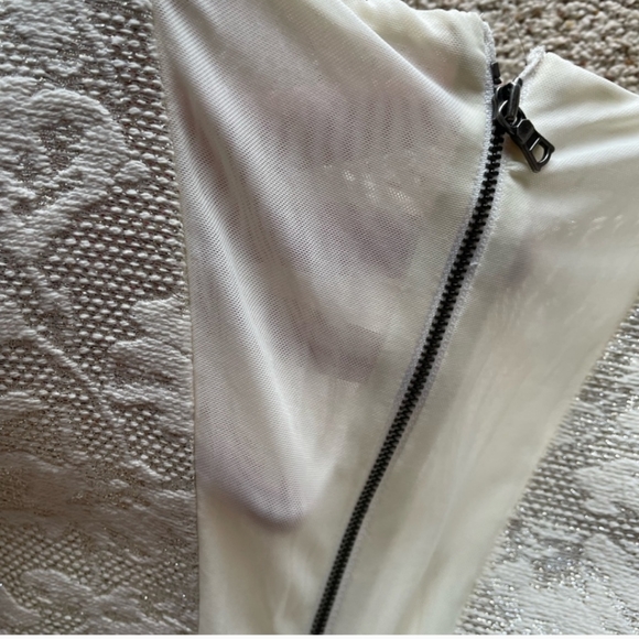 dress and accessories - Picture 5 of 13